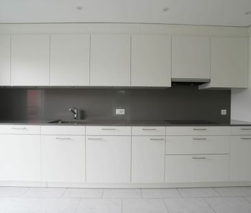 Helle und moderne 5.5-Zimmerwohnung mit Cheminée und grossem Balkon - Photo 6