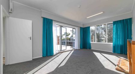 Terrific Titirangi Family Home (Lawns included) - Photo 5