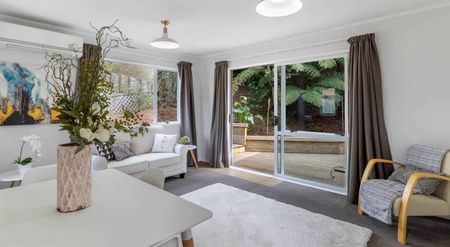 Charming 2 Bedroom Cottage - Photo 3