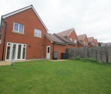 3 bedroom detached house to rent - Photo 2