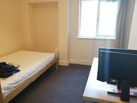 2 bedroom flat to rent - Photo 4