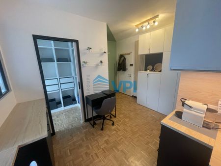 Tastefully furnished 2-room apartment - Separate bedroom - Photo 2