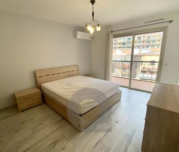 Location meublée à Menton - 2 pièces traversant avec terrasses et g... - Photo 3