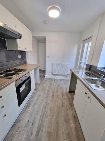 1 bedroom ground floor flat to rent - Photo 4