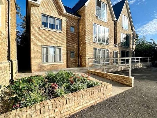 Filmer Grove, Godalming, Surrey, GU7 - Photo 1