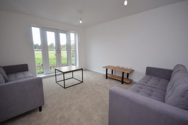4 bedroom semi-detached house to rent - Photo 1