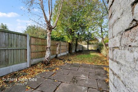 2 bedroom semi-detached house to rent - Photo 5