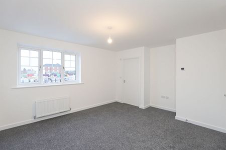 3 bedroom Semi-Detached House to rent - Photo 2