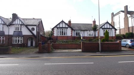 2 Bedroom Semi-Detached Bungalow - Photo 3