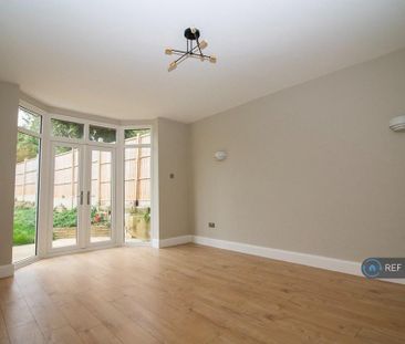 5 bedroom semi-detached house to rent - Photo 1