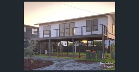 Renovated beachside retreat - Photo 5