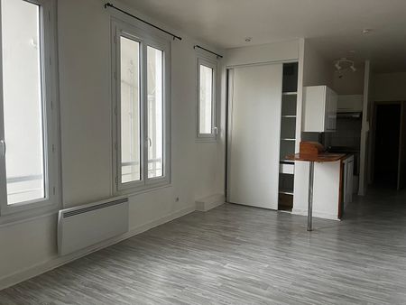 Location appartement 1 pièce, 29.90m², Rochefort - Photo 2