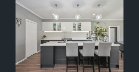 Exceptional Family Home - Photo 4