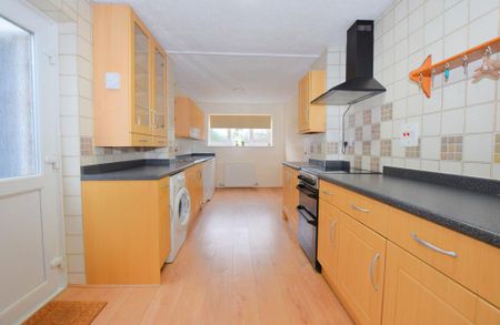3 bedroom semi-detached house to rent - Photo 3