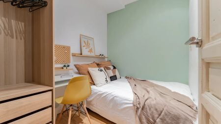 Room in a shared 10-bedroom apartment for rent in Justicia, bills included - Photo 3