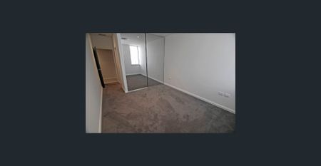 SUPERBLY APPOINTED EXECUTIVE STYLE APARTMENT - Photo 2