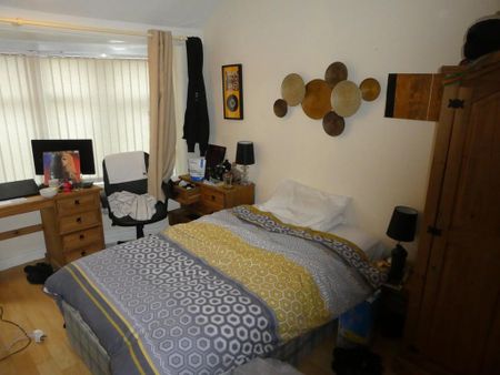 5 bedroom semi-detached house to rent - Photo 4