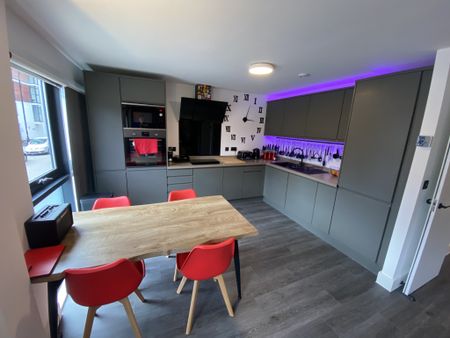 Modern 2 Bed / 2 Bath Apartment To Let In Deansgate - Photo 5