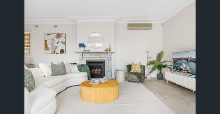 Luxury Harbourfront Residence – Elegant French Design, Fully Furnished - Photo 3