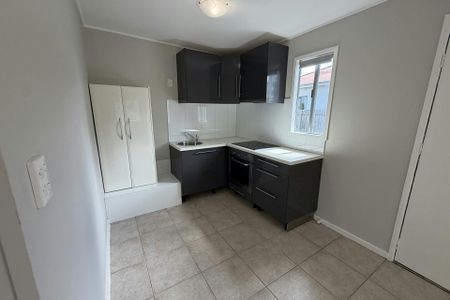 Studio Style Living! - Photo 2