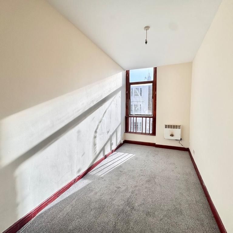 3 bedroom flat to rent - Photo 1