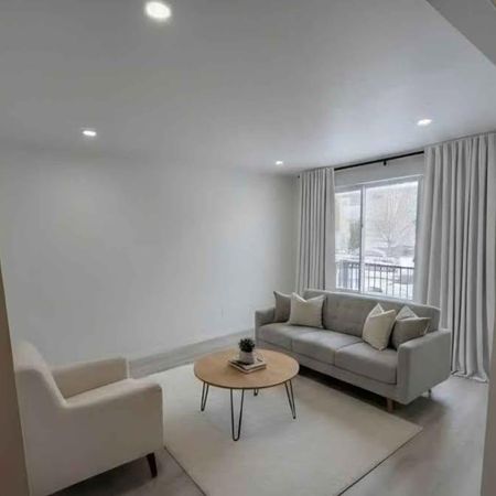 5 1/2 MAINFLOOR - 3 Bedroom 1 Bathroom-Everything Included / 5 1/2 AU RDC - 3 chambres, 1 salle de bains-Tout Inclue - Photo 3