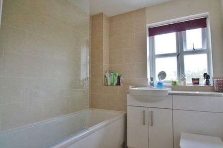 3 bedroom semi-detached house to rent - Photo 3