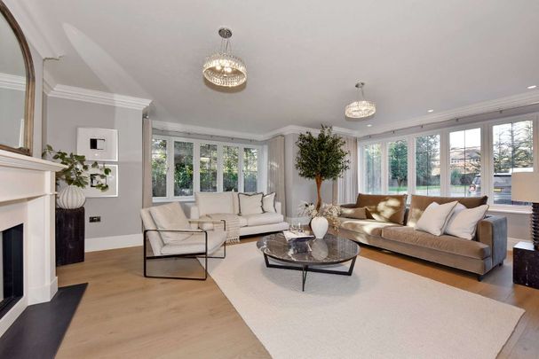 A magnificent, detached, modern family home of over 8,000sqft, spread over four floors. - Photo 1