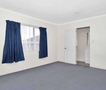 3 Double Bedroom Property in Great Location! - Photo 1