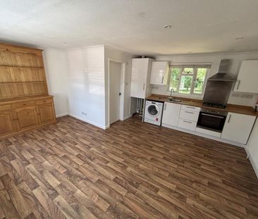 , Walliswood - 2 bedrooms Property for lettings - Seymours - Photo 6