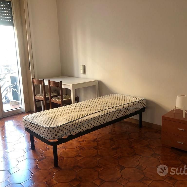 Stanza singola zona lorenteggio vic mm4 tolstoi - Photo 1