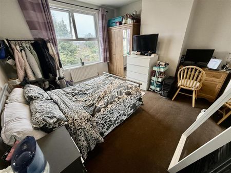 4 bedroom terraced house to rent - Photo 2