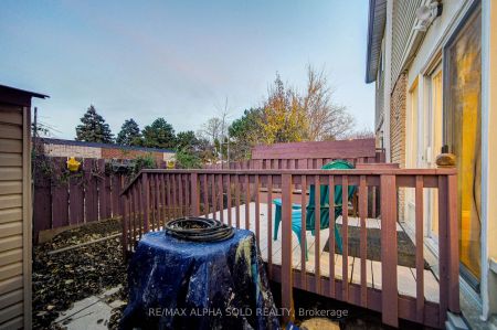 98 Rakewood Crescent #Upper - Photo 2