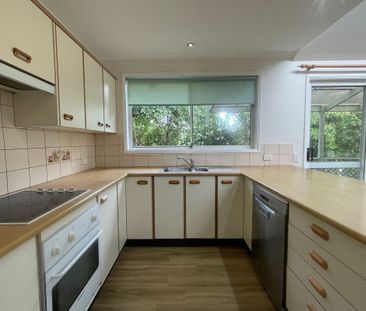 FANTASTIC SOUTH HILL VILLA - Photo 6