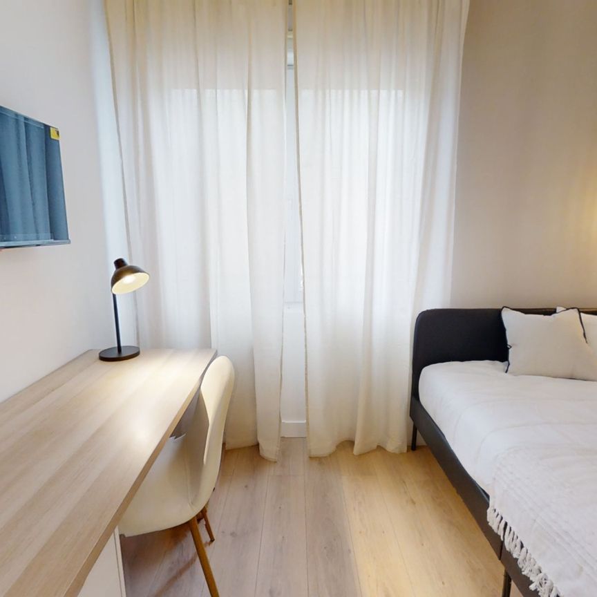 ANJOU RO Roommate 4 Bedrooms at Saint Nazaire - Photo 1