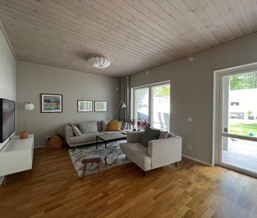 Gavelradhus i natursköna Älta 15 min från city - Foto 3