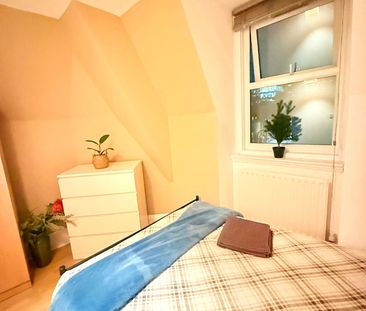 Room in a Shared Flat, Whitechapel Road, E1 - Photo 3