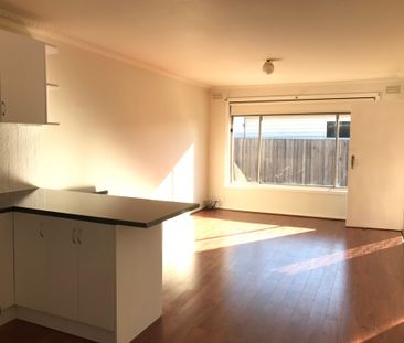 Ideally located 2 bedroom unit - ready to move in now! - Photo 3