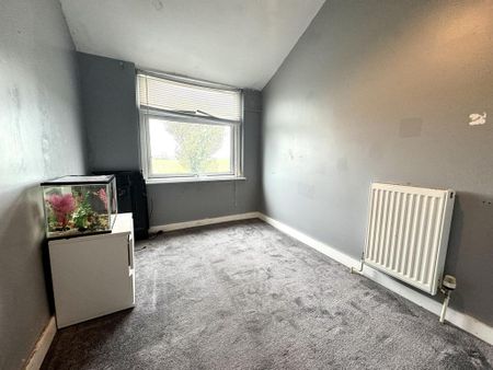 3 bedroom end of terrace house to rent - Photo 2