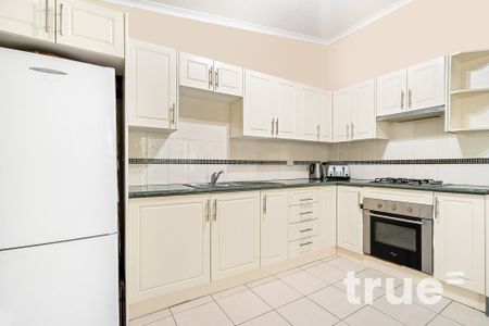 IMPRESSIVE HOME SITUATED IN A SOUGHT-AFTER AREA - Photo 3