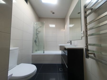 Two Bedroom with Two carparks! - Photo 4