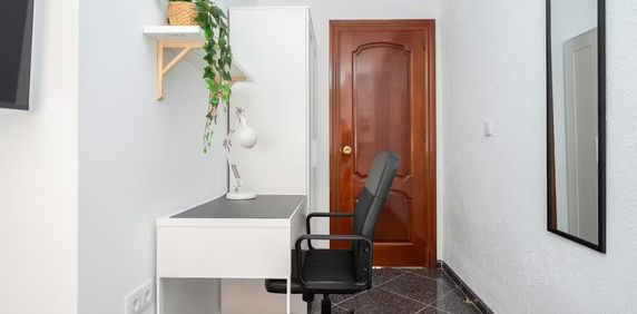 Calle Mirarosas, Málaga, Andalusia 29011 - Photo 2