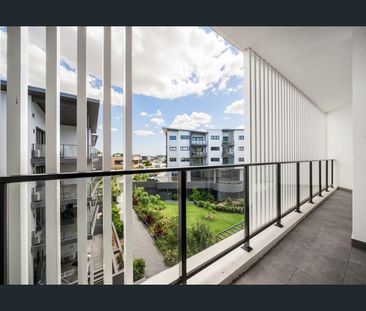 Modern 1 Bedroom Apartment with Study & Secure Parking - Photo 6