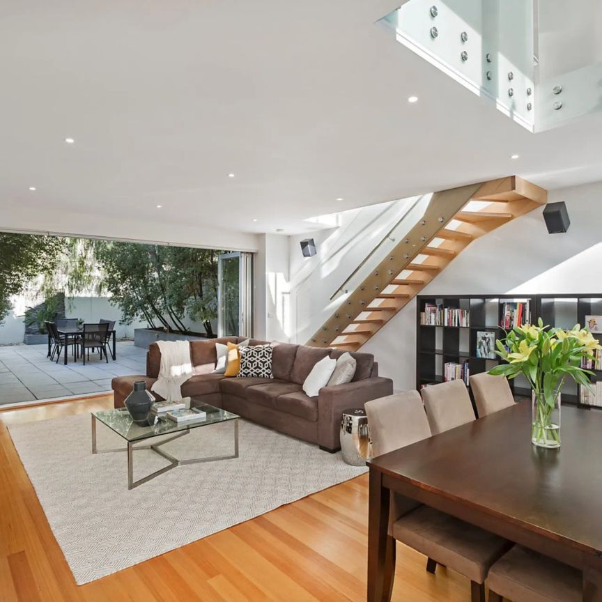 Gorgeous, light filled Victorian home - Photo 1