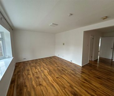 Connaught Road, Fleet, Hampshire, GU51 - Photo 3