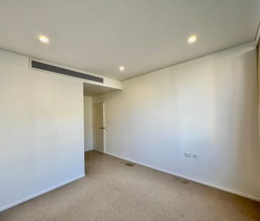 Luxurious 3 bedrooms Living in Camperdown's Heart - Photo 5