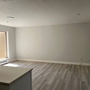 Newly renovated one bedroom in West Kerrisdale - Photo 2