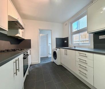 3 bedroom terraced house to rent - Photo 2