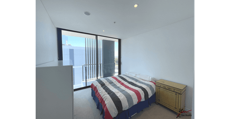 Top Floor Luxury Penthouse – Gateway Bridge Views, 3 Bed + 2.5 Bath, 2 Car - Photo 5