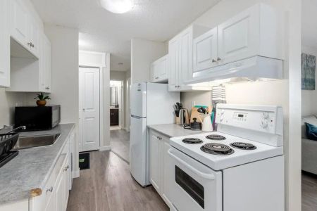 - 2 Bedroom at Southwind Apartments - Photo 2